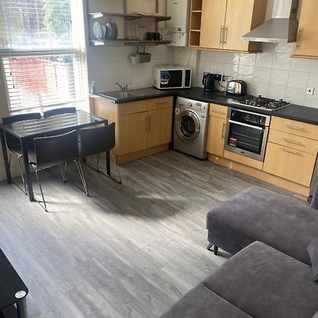 Spacious 4 Bedroom House Near Stokes Croft!! Central!!! Bristol Extérieur photo